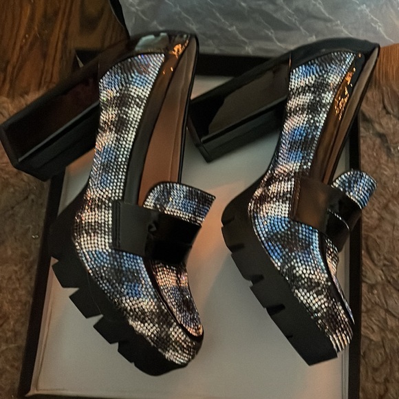 Shoes - Picture 2 of 4